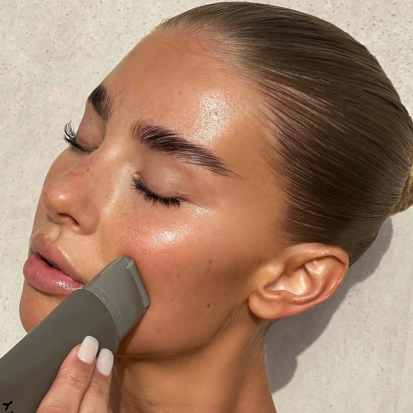 Refy - Glow and Sculpt Face Serum Primer with Niacinamide