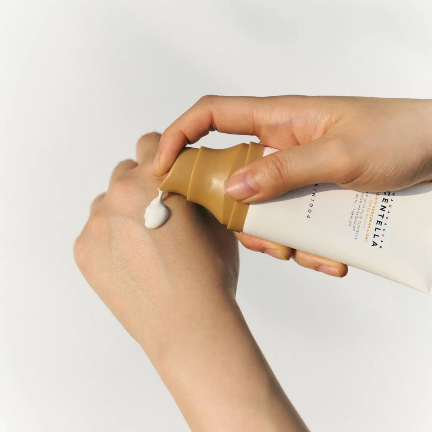 Skin1004 - Madagascar Centella Air-Fit Suncream Light SPF30 PA++++